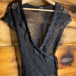 H&M stretchy black lace wrap top, cap sleeves